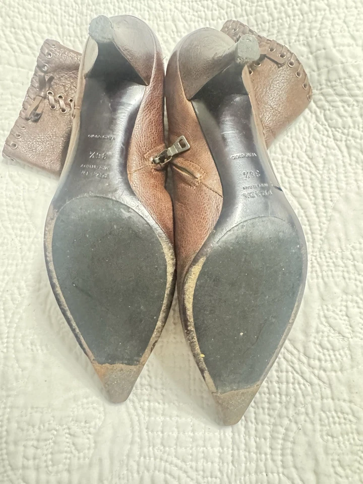 Botín para mujer Prada de cuero marrón con cremallera con costuras y tacón de gatito talla 36,5 Foto 4 de 4