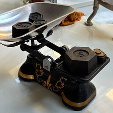 Vintage/Retro Manual Analogue Balance Kitchen Scale w/ Metal Tray Black/Gold