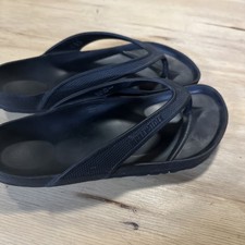 Birkenstock 40 Honolulu Black Slides Flip Flops Women s 9.5 Men s 7.5