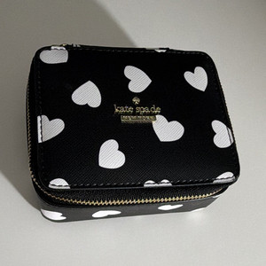 kate spade new york Black & White Heart Travel Jewelry Case Zip