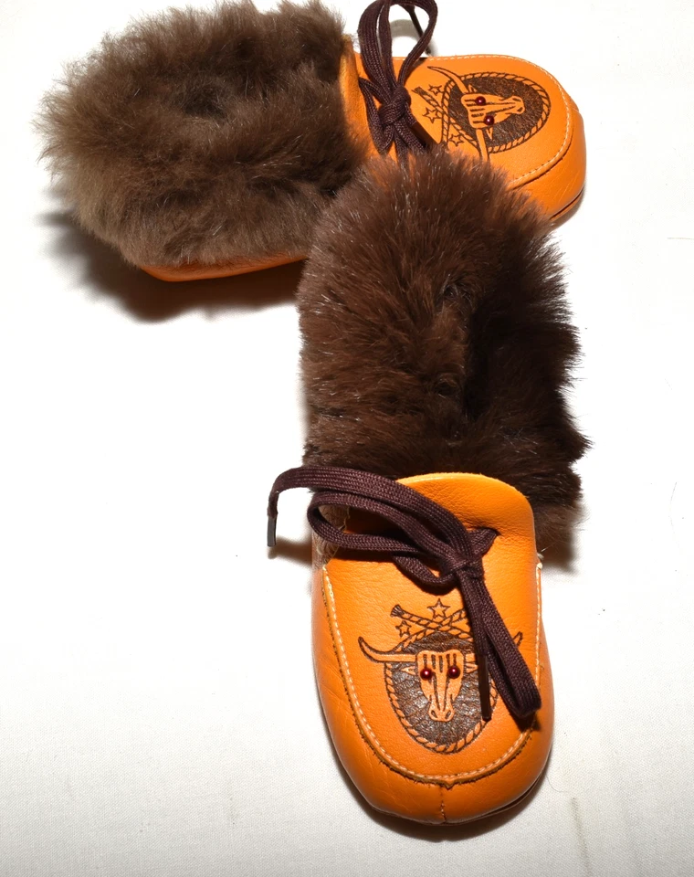 Western Brown Leather Fur Trim Beaded Steer Head Toddlers Moccasins Size 4 New - Image 2 of 4