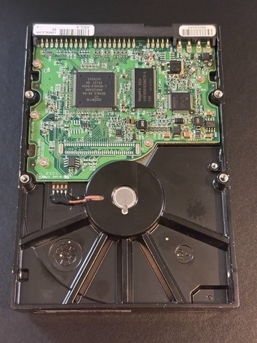Maxtor DiamondMax 6L200R0 200GB IDE PATA Hard Disk Drive - Picture 2 of 3