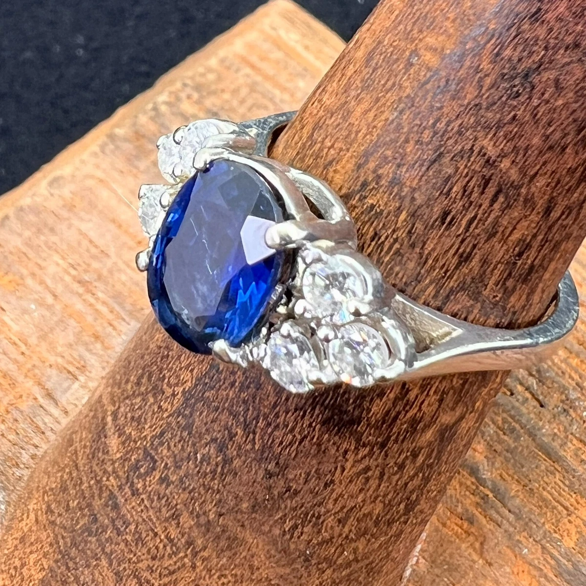 Beautiful 1.5ct Oval Ceylon Sapphire Diamond ring Princess Diana
