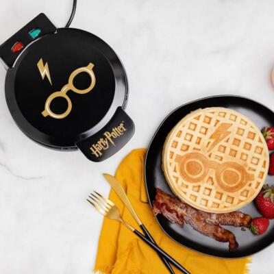 DKB Unheimliche Marken Harry Potter Icon Gläser x Blitz Waffeleisen