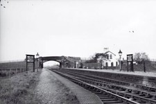 PHOTO BR British Railways Station Scene - CLEEVE STATION 1950 2