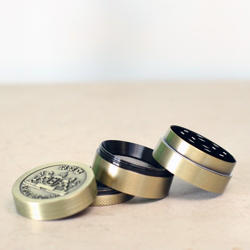 (2 pipes & Grndr) Premium Wood Hand Carved Smoking Pipes & Metal 4pt Grinder GB - Picture 12 of 15