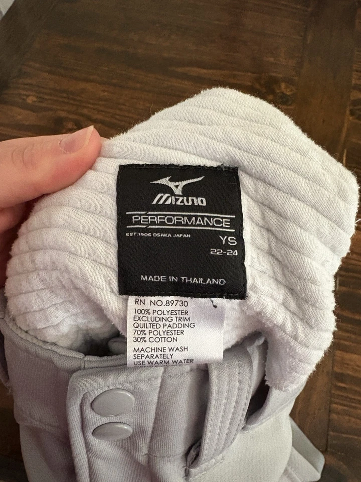 Pantalones de béisbol Mizuno jóvenes pequeños grises Foto 3 de 3