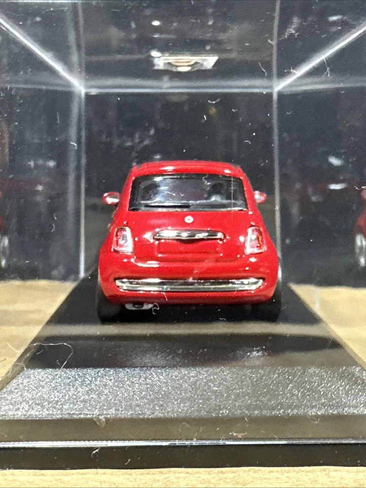 1:87 Fiat 500 Die-Cast Model Car Red Minichamps - Image 3 of 4