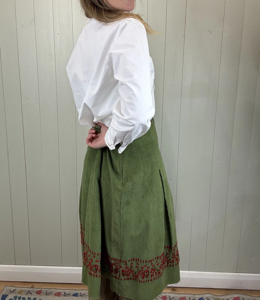 Falda midi vintage talla 10-12 W30 cintura media verde pana folclórica bordada Foto 2 de 4