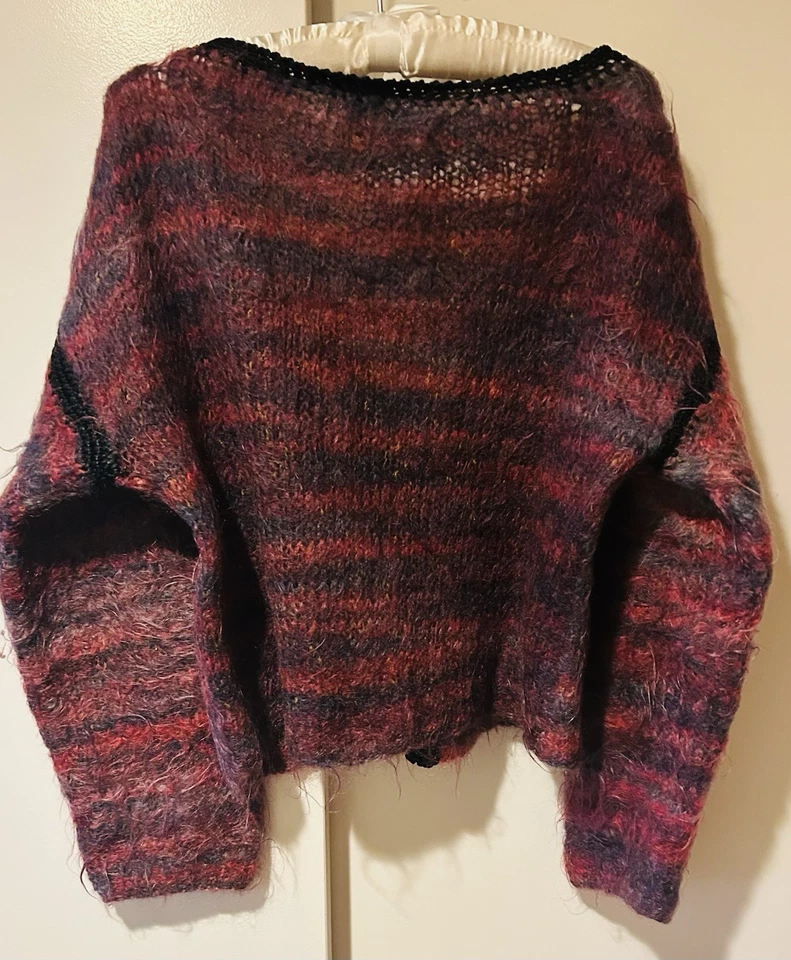 Delicioso Cárdigan Mohair Borgoña Peck & Peck Pre-Loved con Borde de Cinta Negra, Talla S Foto 2 de 4