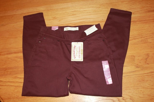 Signature Levi Strauss Womens Pants 
