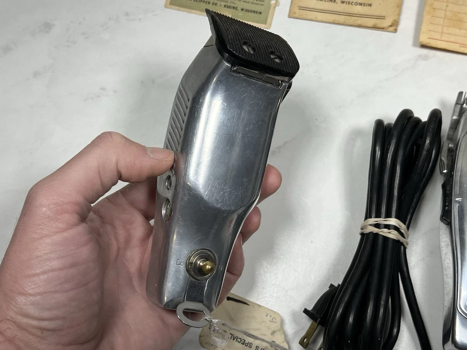 Lote de cortapelos vintage Andis Chief, Master ML, Sunbeam exhibición de peluquería de colección Foto 4 de 4