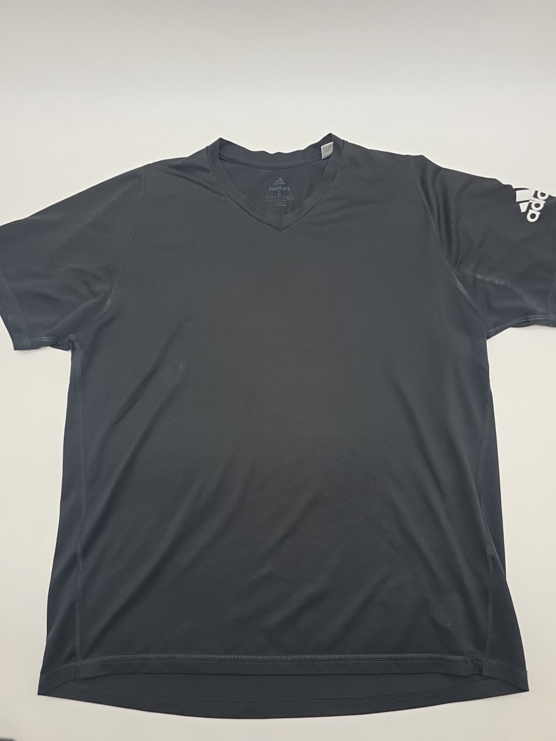 Adidas T-shirt Men L Black Graphic Print Logo Tee. #45139