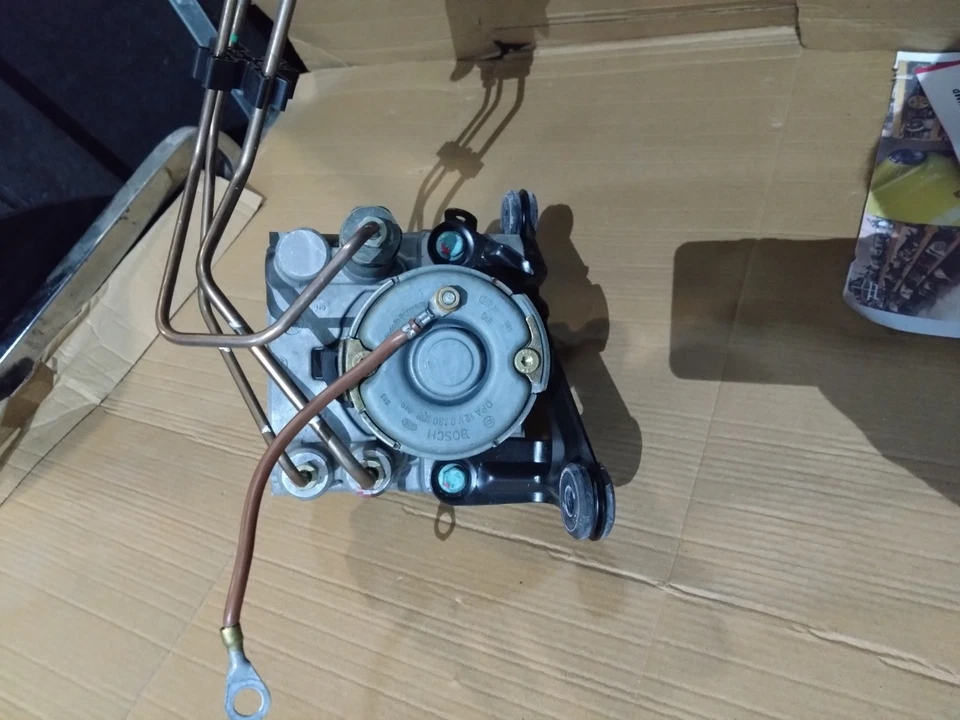 Controlador modulador módulo unidad bloque de válvula y bomba ABS Bosch Porsche 911 / 993 Foto 4 de 4