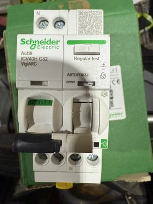 Schneider iCV40H AFDD C32 32A 30mA A9TDFD632 RCBO 10kA