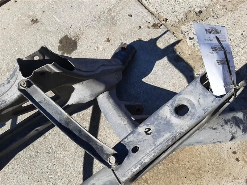 Crossmember/K-Frame Estilo Clásico Trasero FWD 07-17 JEEP BRÚJULA 68211933AB Foto 4 de 4