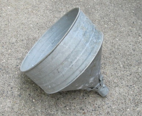 VINTAGE HEAVY DUTY GALVANIZED METAL FUNNEL JOHN DEERE TRACTOR? OIL GRAIN FLOUR