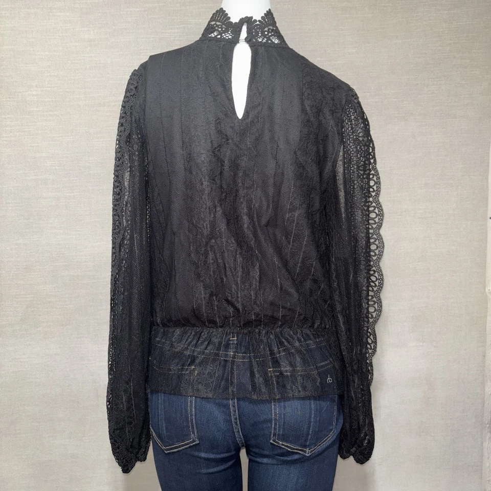 Blusa Express XS Negra Encaje Cuello Alto Oscura Romántica Clásica Femenina Gótica Foto 2 de 4