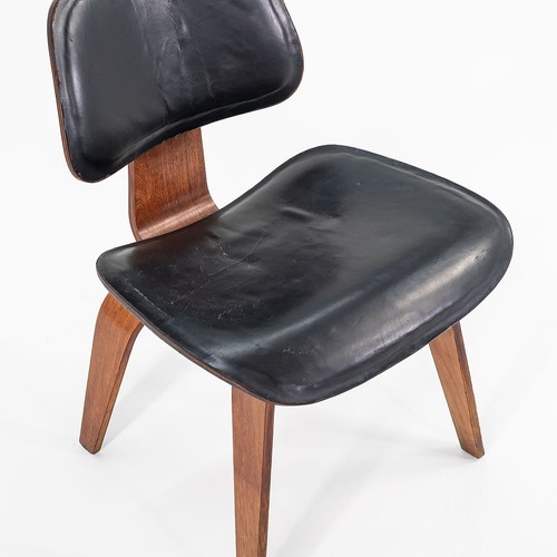 1952 Rare Herman Miller Eames DCW Dining Chair in Walnut with Black Leather Pads - Picture 12 of 12