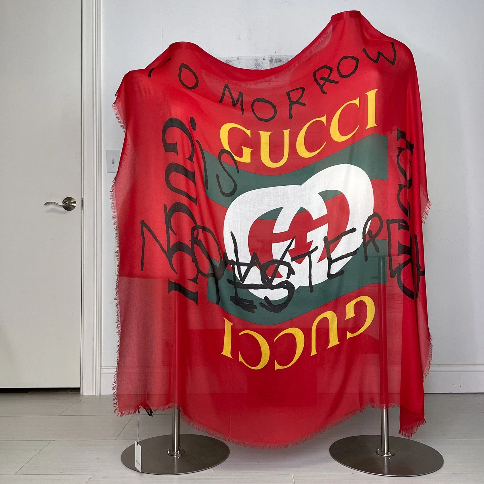 RARE écharpe rouge Gucci logo Coco Capitan châle unisexe demain 494005 graphique