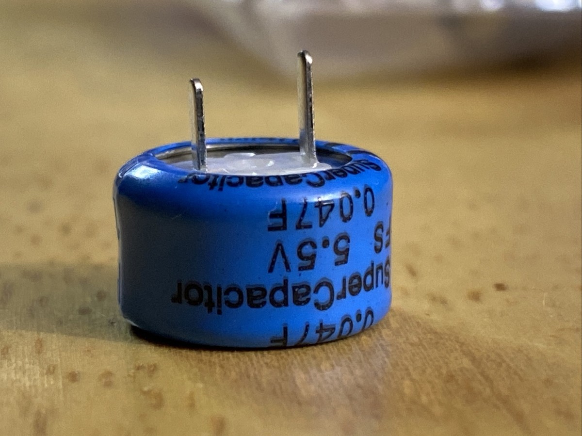 0.047F (47,000uF) 5.5V SuperCap 40Ω ESR 13x8.5mm 5.08mm LS