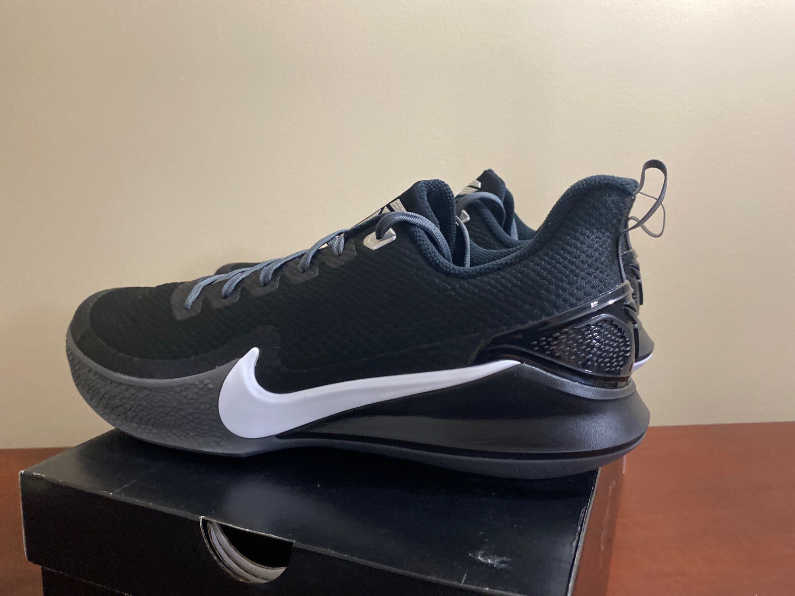 kobe focus black