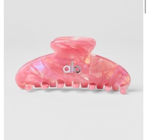 ALO YOGA PARADISE PINK SHELL CLAW CLIP - NEW WITH TAGS Alo Hair Clip Hot Pink | TikTok main image 3
