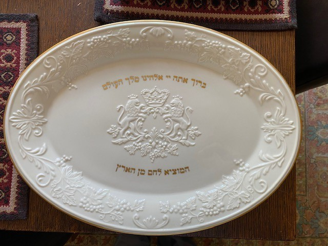 LENOX "THE HALLAH TRAY" OVAL IVORY SERVING PLATTER WITH GOLD TRIM 16.25 X 11.875