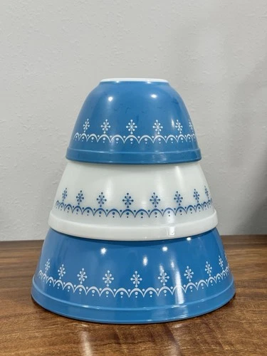Pyrex Snowflake Blue Garland Mixing Nesting Bowl 401-402-403 Set of 3