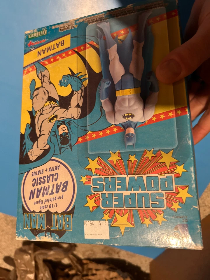 "Estatua figura gris azul superpoderes Batman Kotobukiya escala 1/10 7,5"" alto" Foto 3 de 4