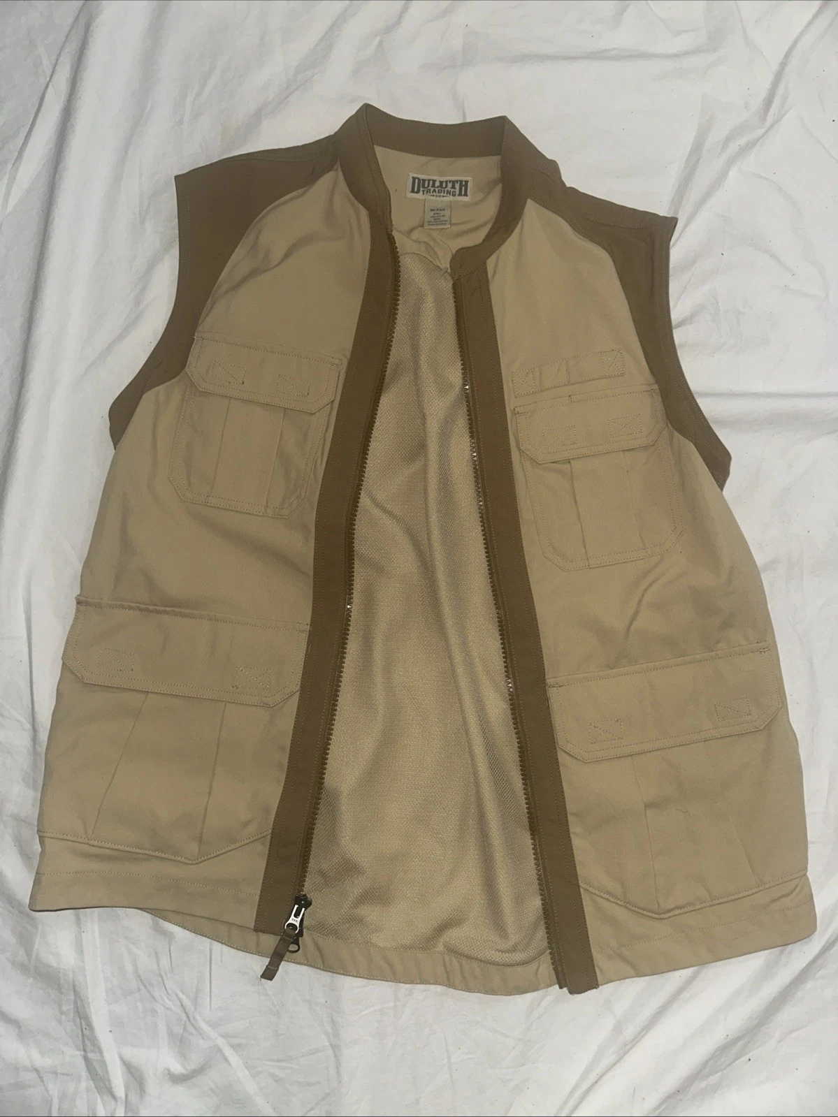 Duluth Trading Co Vest Tan Nylon Utility Outdoor Cargo Fishing Vest Med Tall