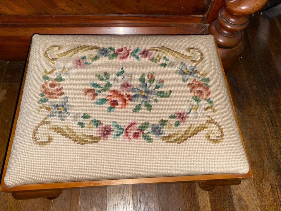 Vintage Floral Needlepoint Tapestry Footstool Antique Rose Tea Roses Ottoman - Image 2 of 4