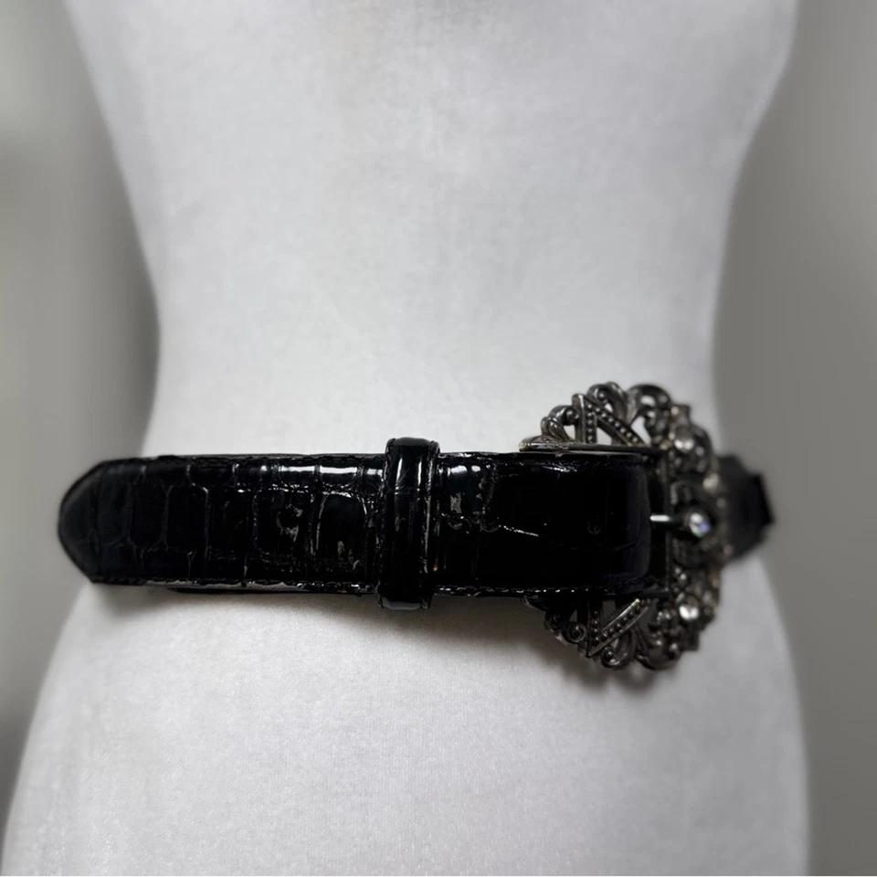 Черный лакированный кожаный ремень с украшенной стразами серебряной пряжкой - Изображение 4 из 4