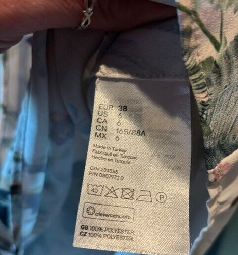 H&M Damen ärmellos Bluse cremeweiß tropisch Rüschen V-Ausschnitt zum Binden Top Gr. 6 - Bild 7 von 7