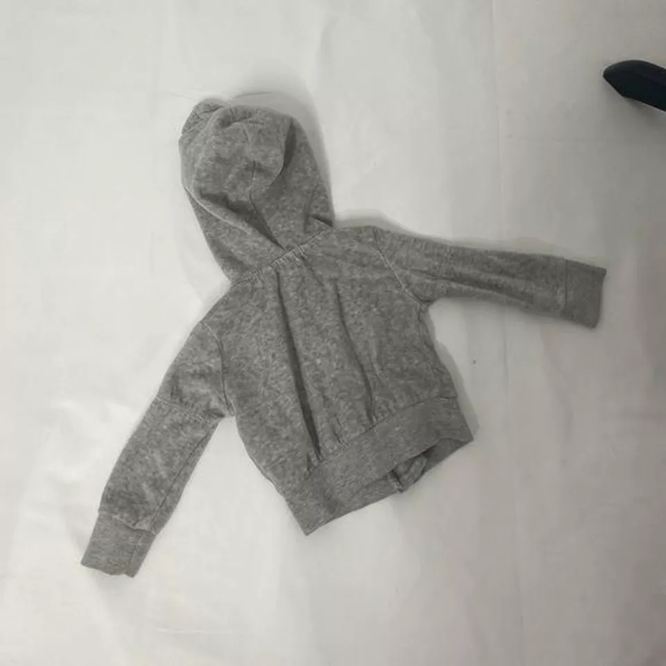 Sudadera para niña talla 12 meses Rocawear gris terciopelo cremallera completa con capucha infantil Foto 3 de 4