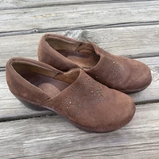 Ariat Strathmore Clog Brown Leather Clover Studded Clogs Shoes | Womens Size 8.5