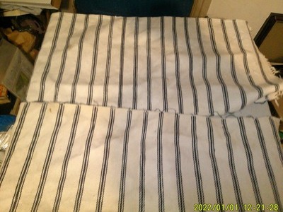 2 MATCHING BURLAP LOOK THROW RUGS WHITE WITH BLACK ZIG ZAGS