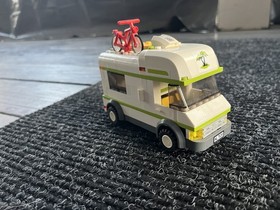 LEGO CITY Camper 7639 2 Minifigures Bicycle Surfboard Great Outdoors
