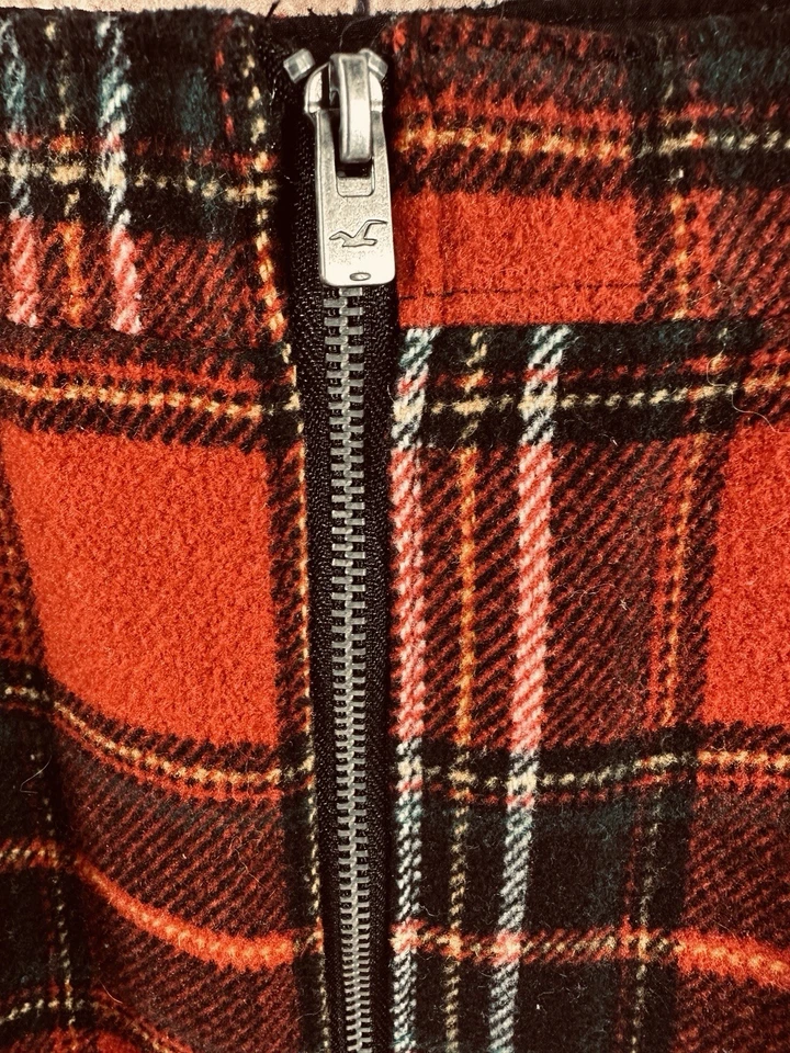 Falda Hollister Mujer MED Mini Roja Forrada a Cuadros Ultra Alta Mezcla de Lana MEDIANA Foto 3 de 4