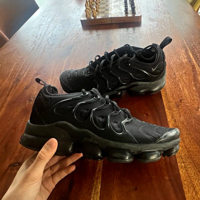 Nike Air VaporMax Plus Herren Sneaker Schwarz EU 44 US 10 Schnürung 924453-004