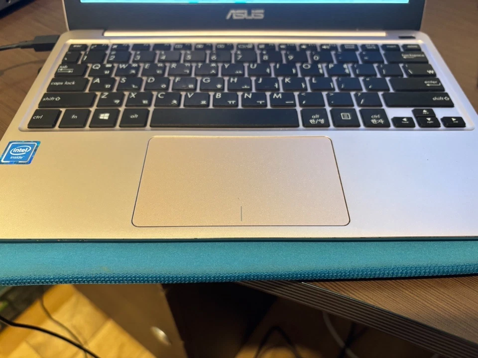 ASUS Vivobook E200HA Netbook (Used) - Image 4 of 4