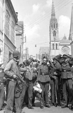 WW2 PICTURE PHOTO US GERMAN POW 1944 FRANCE 6939