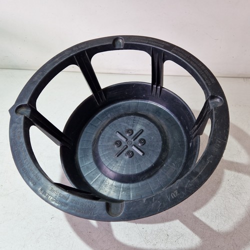 986* Mercedes W202 Limousine Halter Reserverad Kofferraum ORIGINAL 2028900007