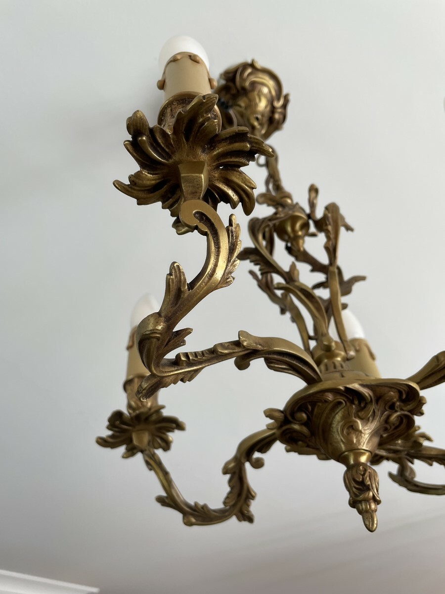 Lustre en bronze doré sculpté et massif à 4 branches Zeer populair, hoge kwaliteit