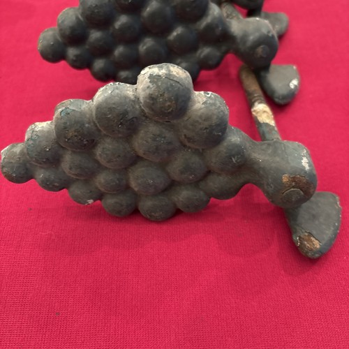 Lot of 16 Antique Cast Iron GRAPE Snow Bird Ice Guards ???Architectural - Picture 3 of 11