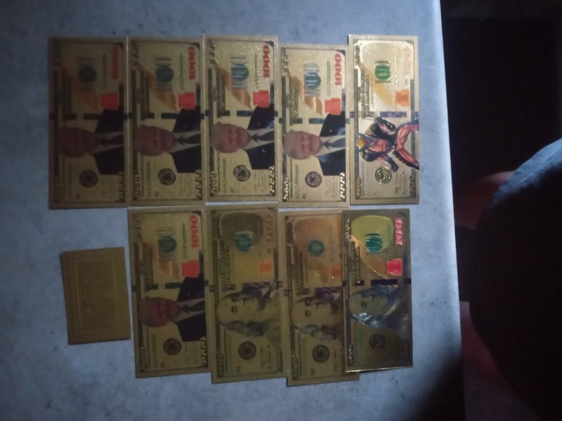 Lot Of 9 Collectable Gold Foil  Trump And Misc Novelty Bank Notes And Bonus Card