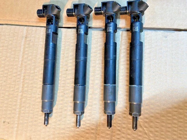 N.4 INIETTORI GASOLIO MERCEDES CLASSE A W176 B W246 C 2.2 CDI DELPHI 228354010 - Immagine 3 di 4