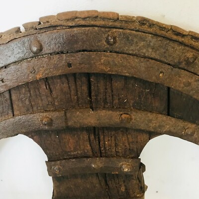 Paire De Roues De Char En Chêne Massif - Ossature Fonte Martelée - XVe Siècle