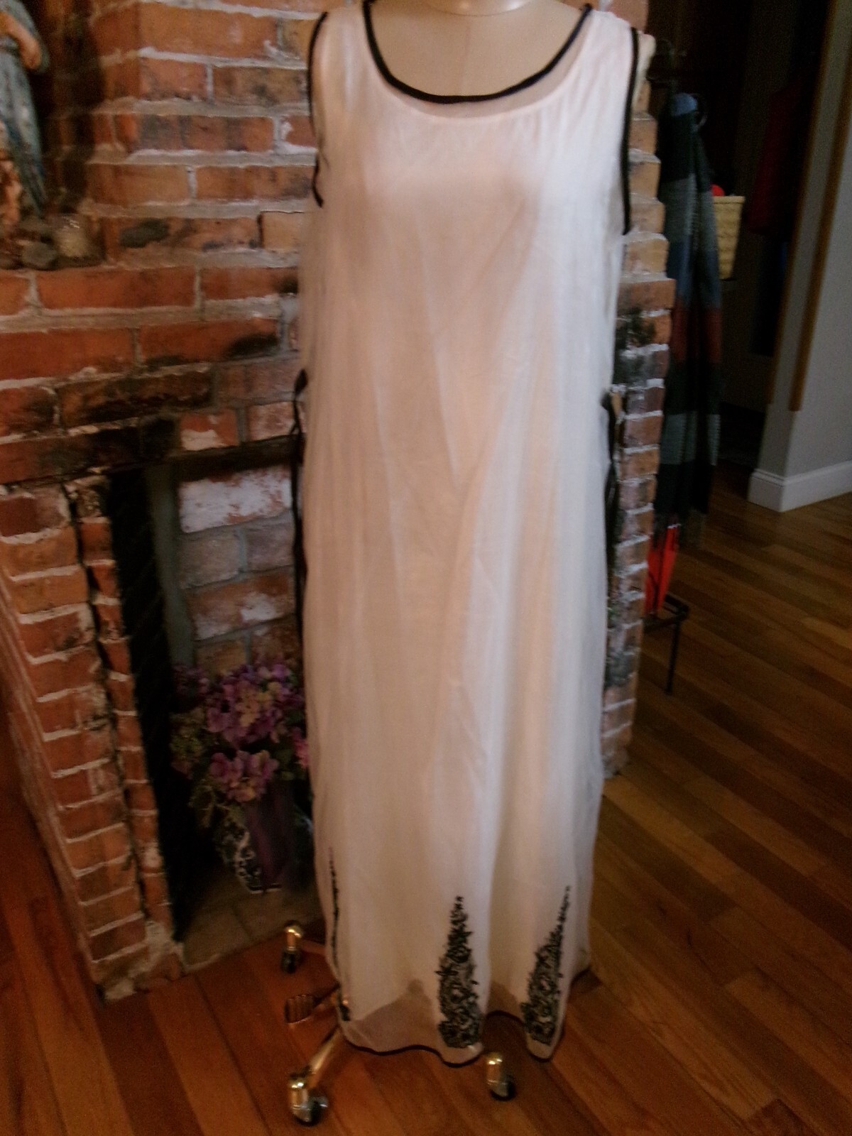 Picture 5 of 24