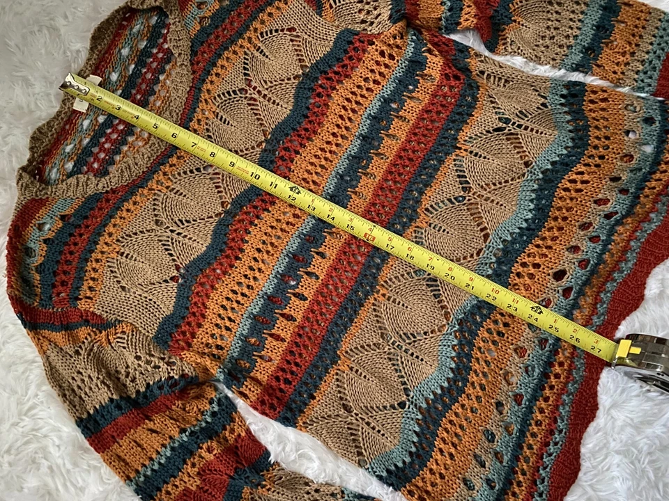 Suéter grande Umgee verde azulado a rayas de ganchillo abierto dobladillo de vieira cuello redondo A6683 Foto 3 de 4